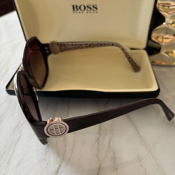 Hugo Boss women’s sunglasses - Picture 2 of 4